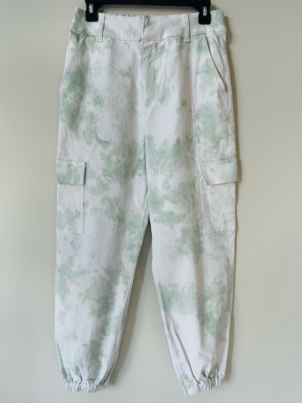 Forever 21 Women’s high-rise sage green & white tie-dye cargo denim jogger pants